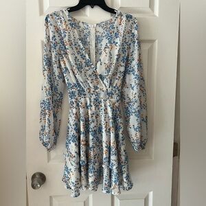 NWT BEAUTIFUL FLORAL MNI DRESS LONG SLEEVES
